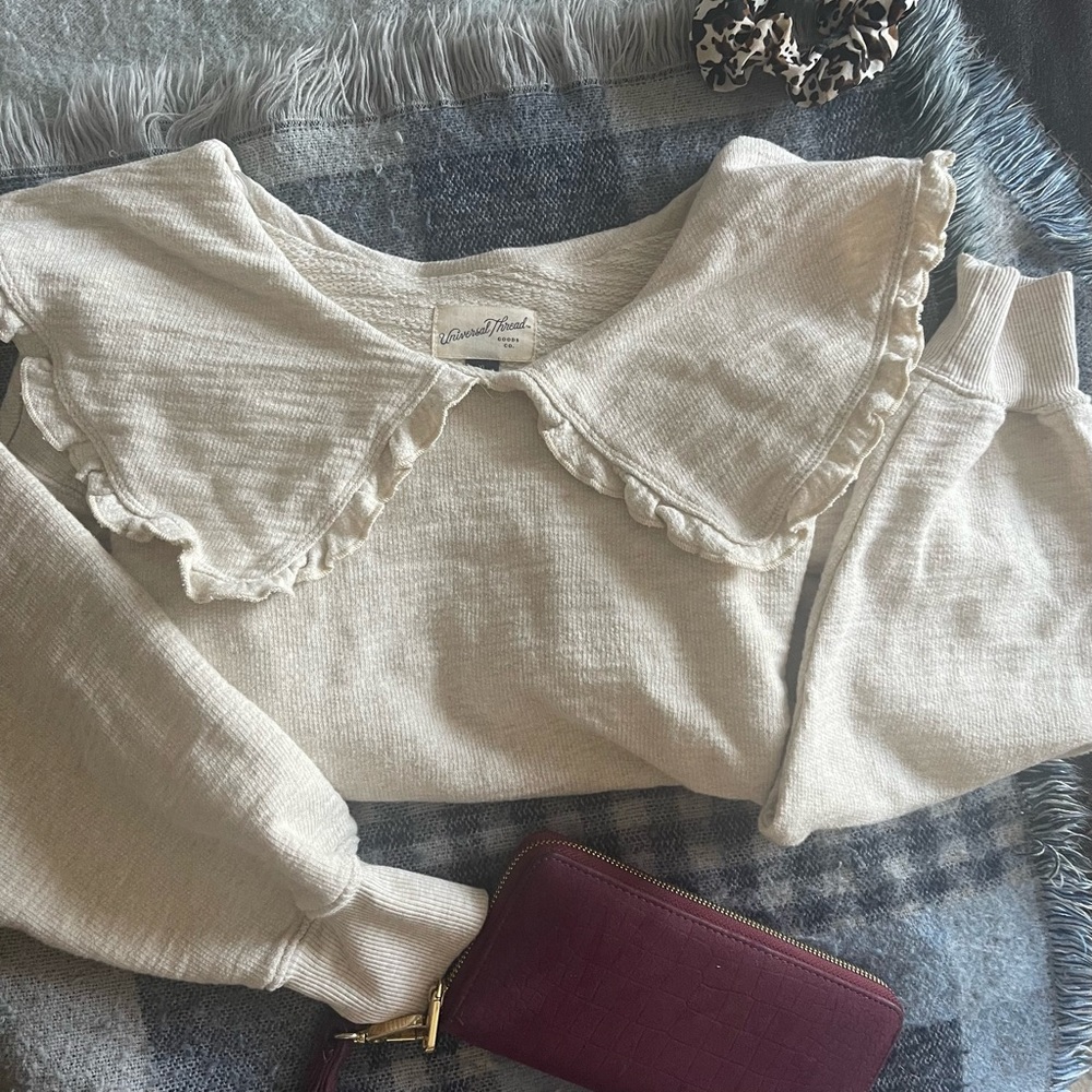 Adorable, Xl, cream colored, cropped sweater by Universal Threads